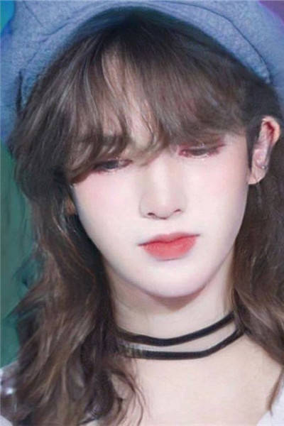 女装不输女生的男星朱正廷的甜美看到小李子眼都瞪直了