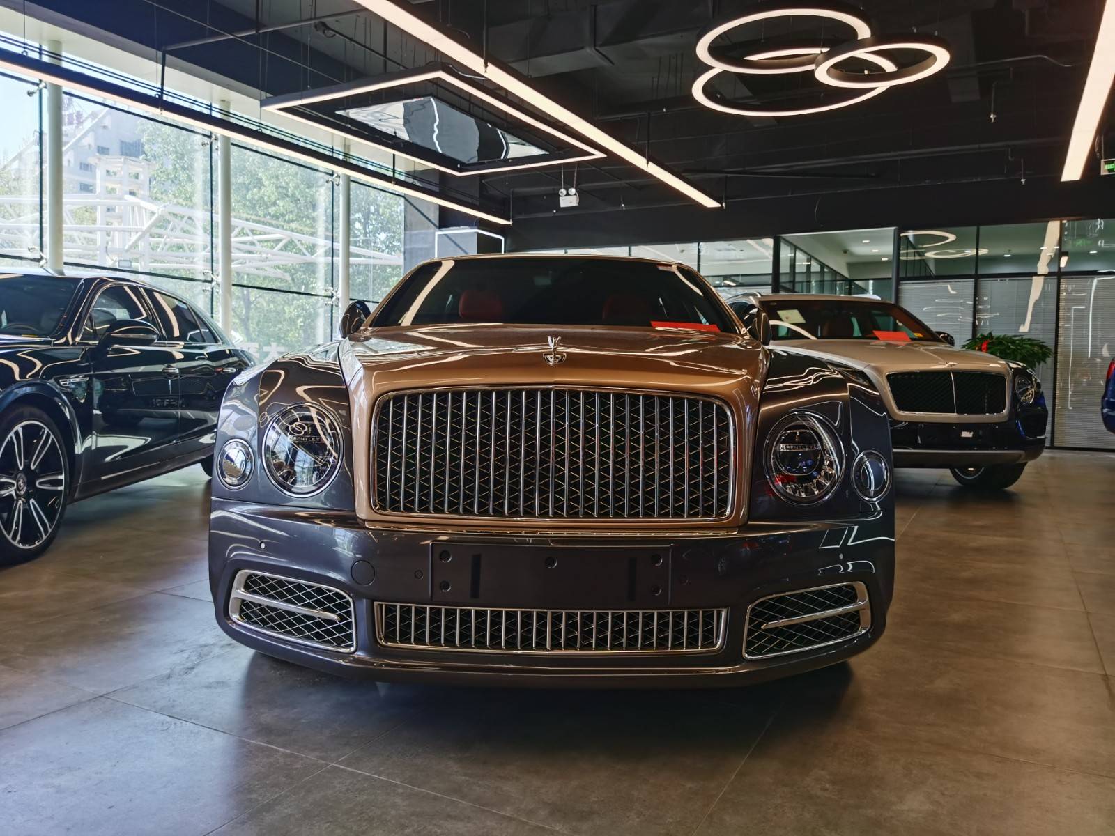 宾利慕尚长轴版全新现车钜惠 顶级轿跑20款