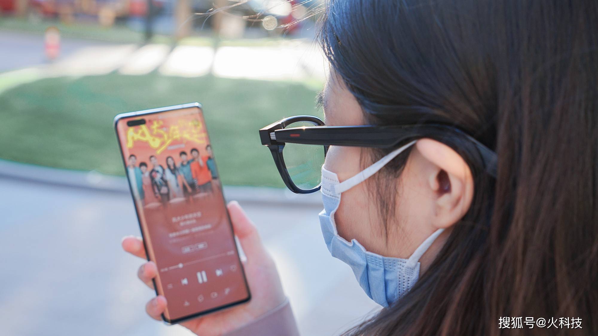 上手华为智能眼镜:听音乐打电话,还能高清录音?