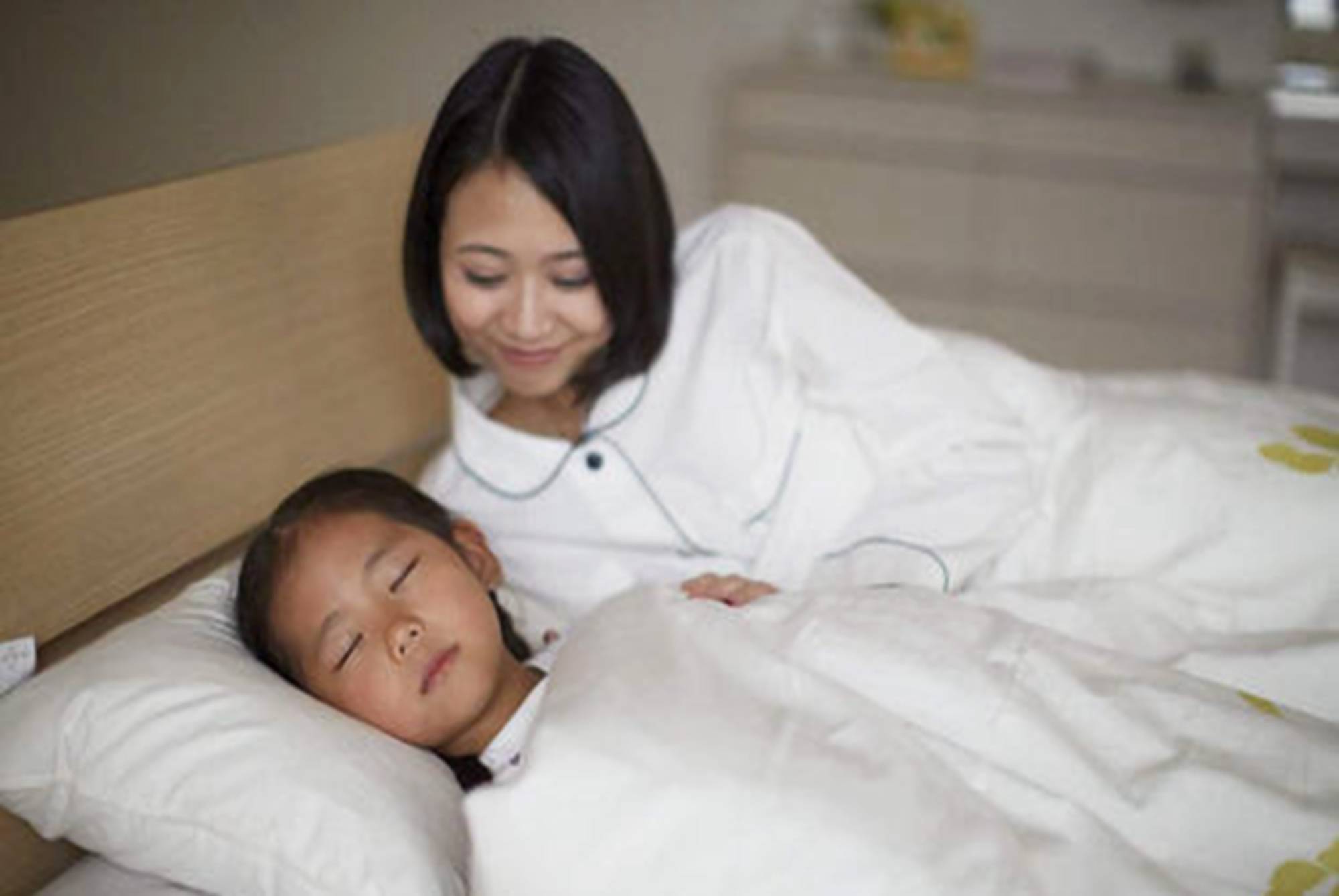 女儿第一次来月经,妈妈学会说四句话,让孩子走出尴尬,不再害怕