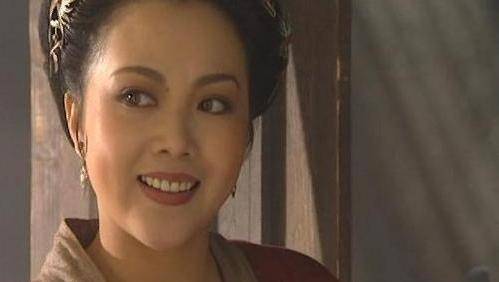 比男人还男人 一般男人她根本瞧不上,甚至包括她的丈夫菜园子张青