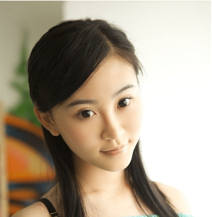 曾红极一时,素颜美过许晴,巅峰时选择皈依佛门,原因一直是谜_余小雪