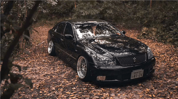 李洋为您呈现皇冠改装airbft气动避震完美的低趴姿态展示