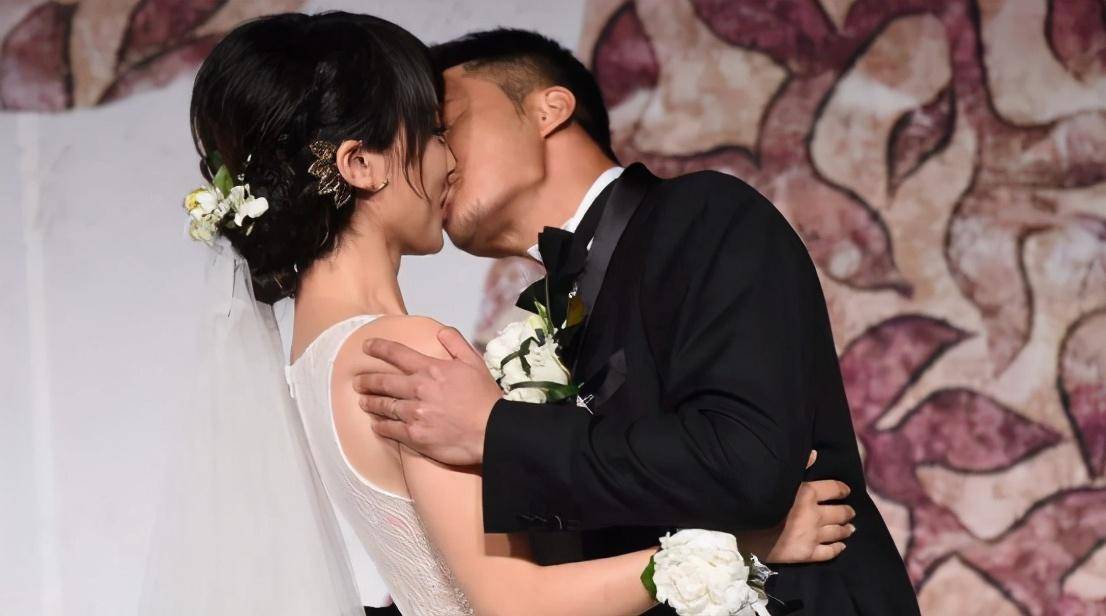 原创吴京早期微博惹笑料各种暗示疯狂求爱配图全是国宝与大黑熊