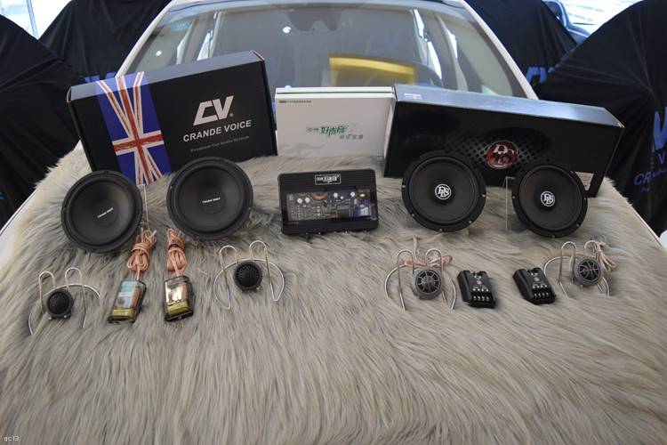 昆明专业汽车音响改装昆明发烧友为福特蒙迪欧改装音响更动听悦耳