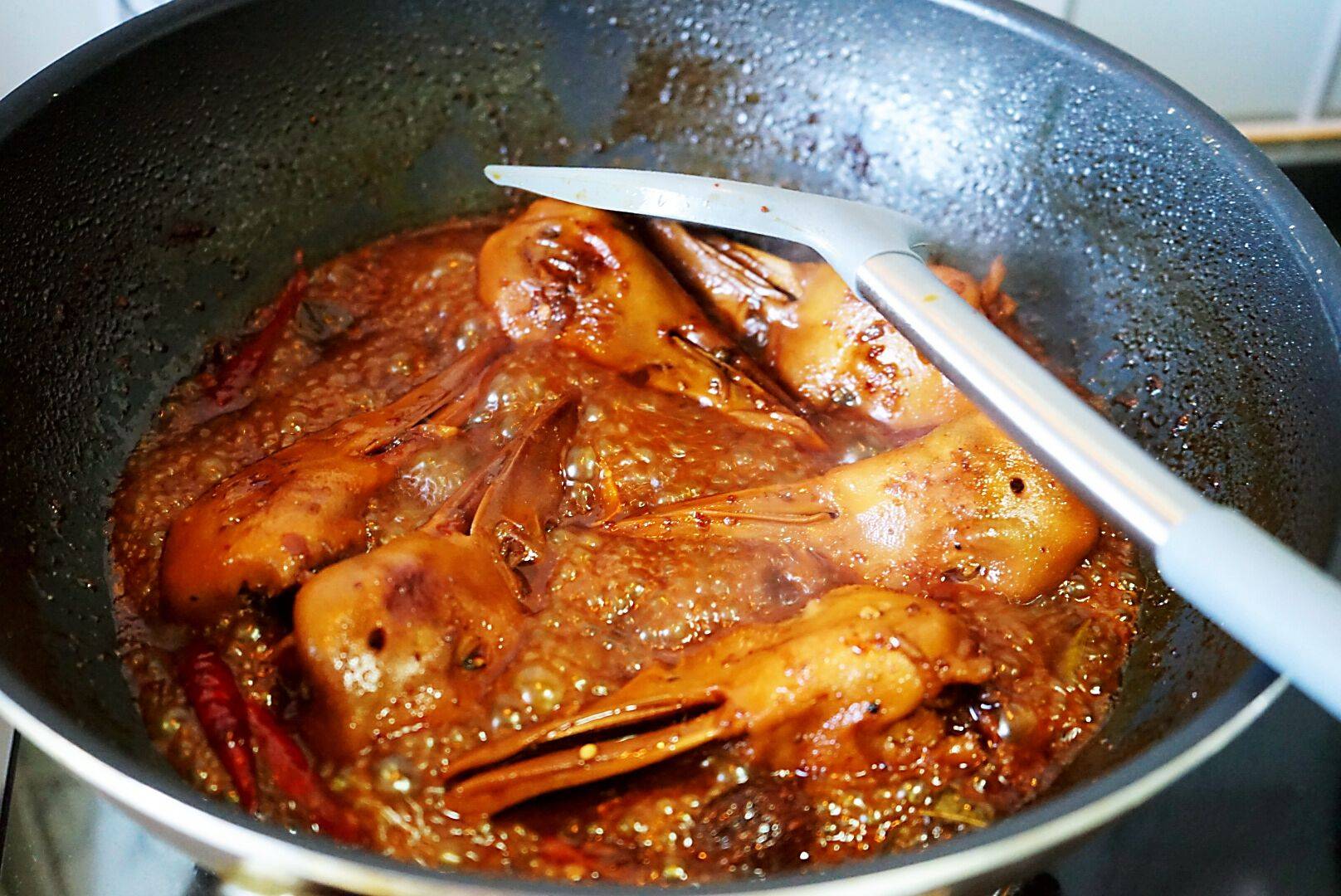 秋冬季巧用火锅底料烧菜,麻辣鲜香更增味,这道菜就好吃停不下来