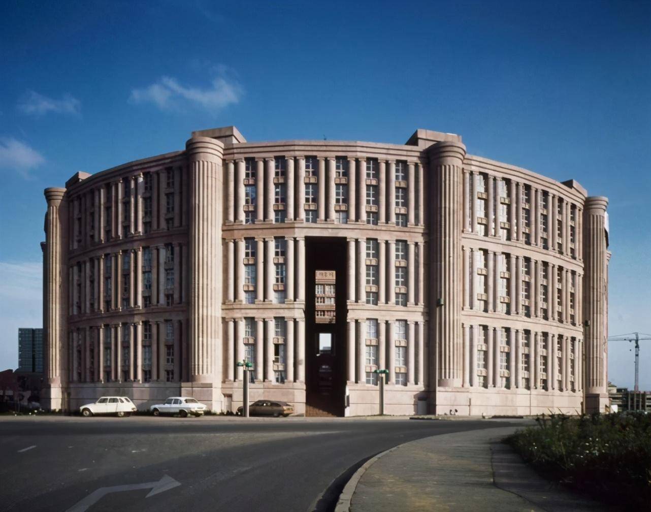 之后,西班牙再次为世界贡献一位"建筑鬼才":里卡多·波菲尔_walden