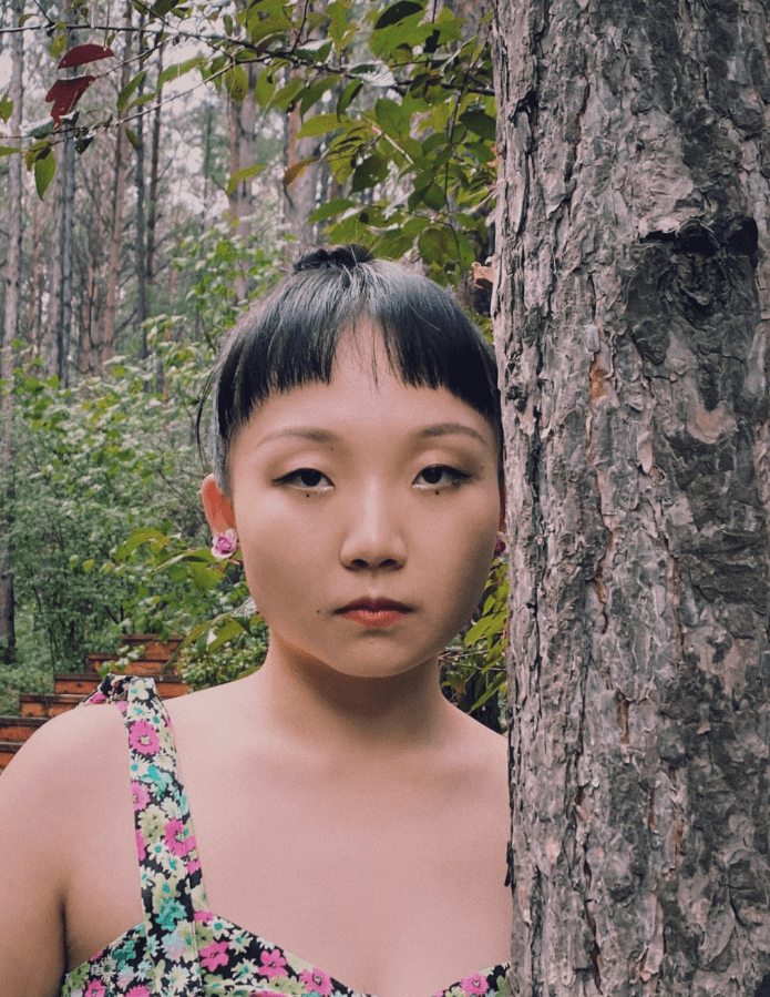 原创辣目洋子辨识度太高了!"肉感身材"偏爱穿吊带,意外的时尚好看