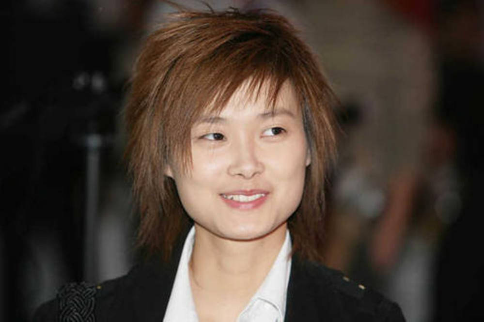 李宇春美女歌星春风八里杨柳绿野外桃花遍地香