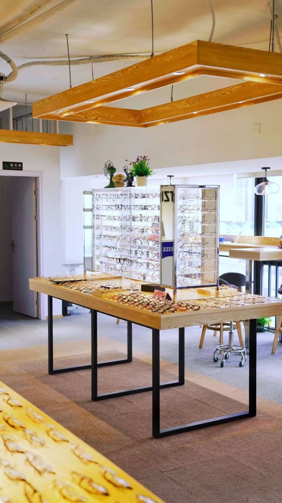 日系高空眼镜博物馆,1000 种欧美日韩镜架!