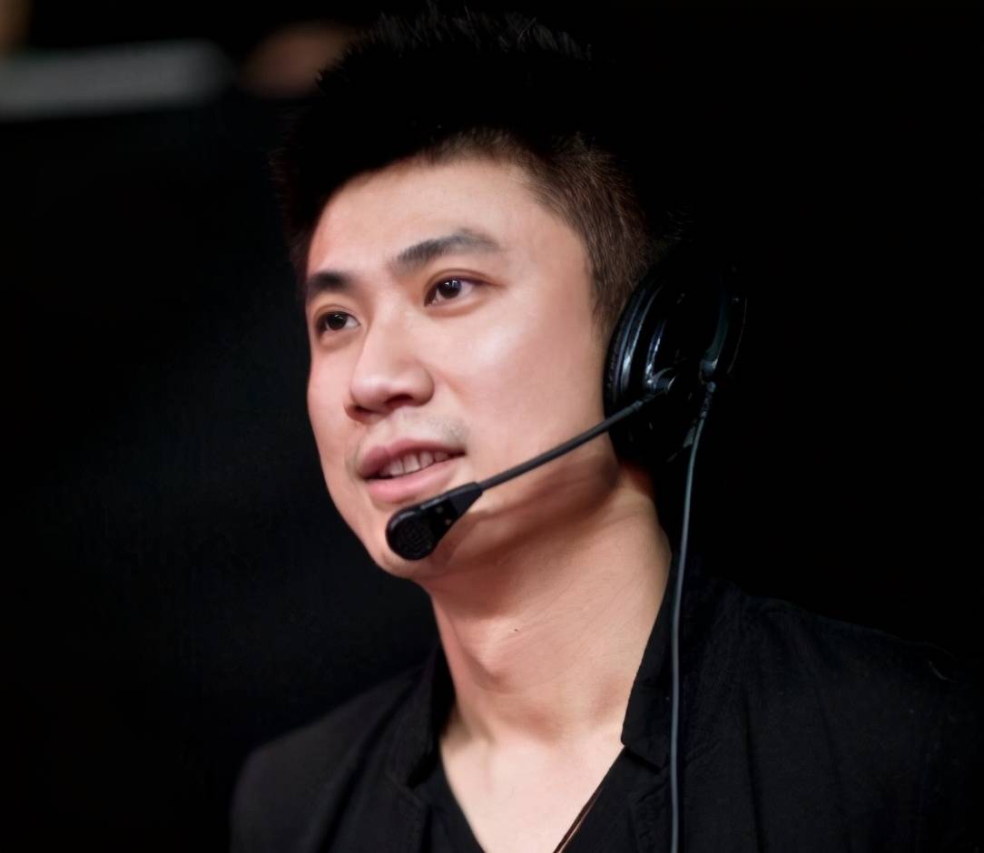 美女主播变居家宝妈朱丹素颜与女儿互动满眼都是爱一样美美哒