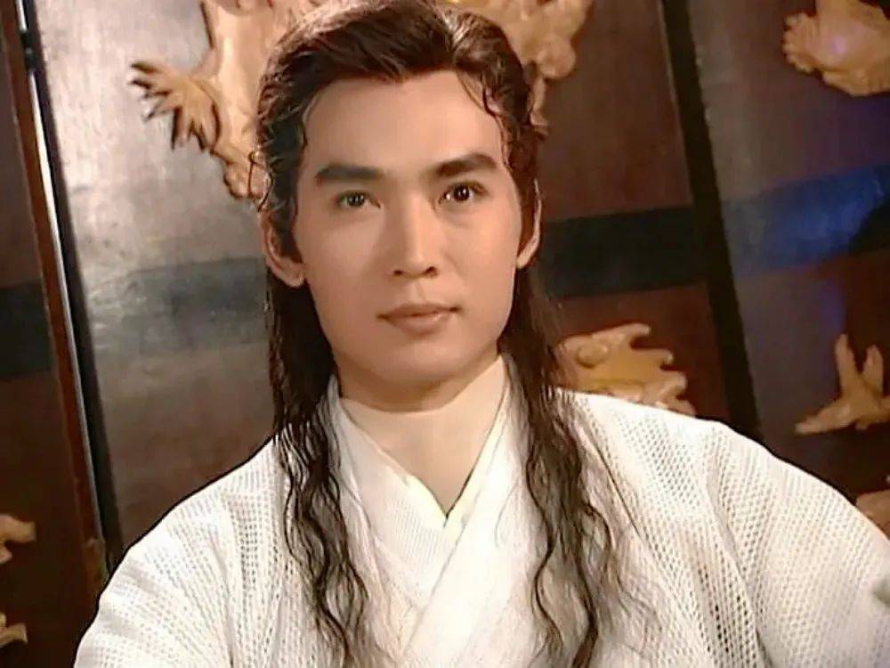 应该是1999年台湾武侠剧《小李飞刀》中焦恩俊饰演的李寻欢