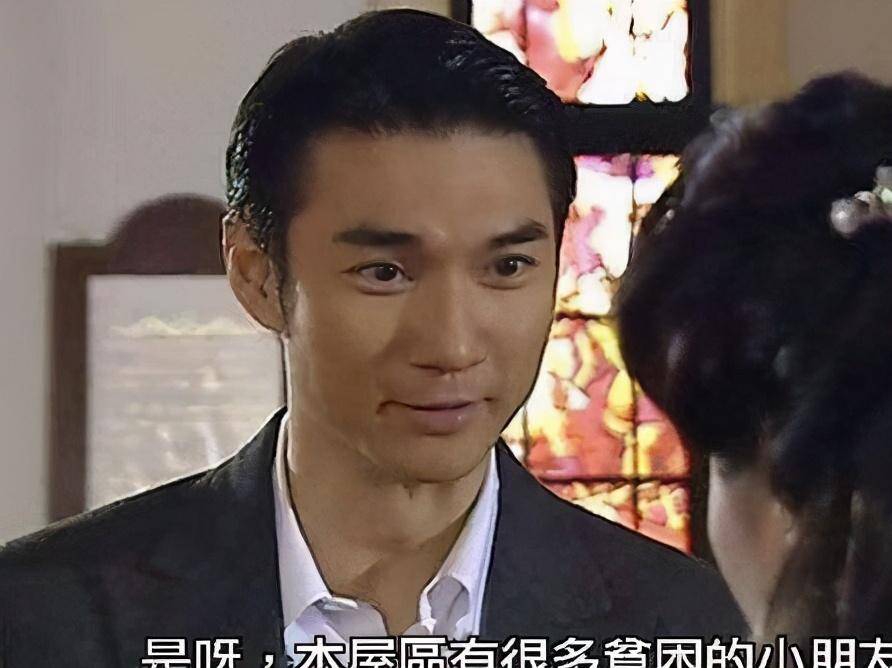 56岁tvb御用"斯文败类"郭耀明近照曝光,和男性友人出双入对