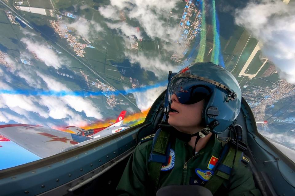 战机飞行员重伤术后可继续飞行,那么,招飞时为啥不能有疤痕呢?