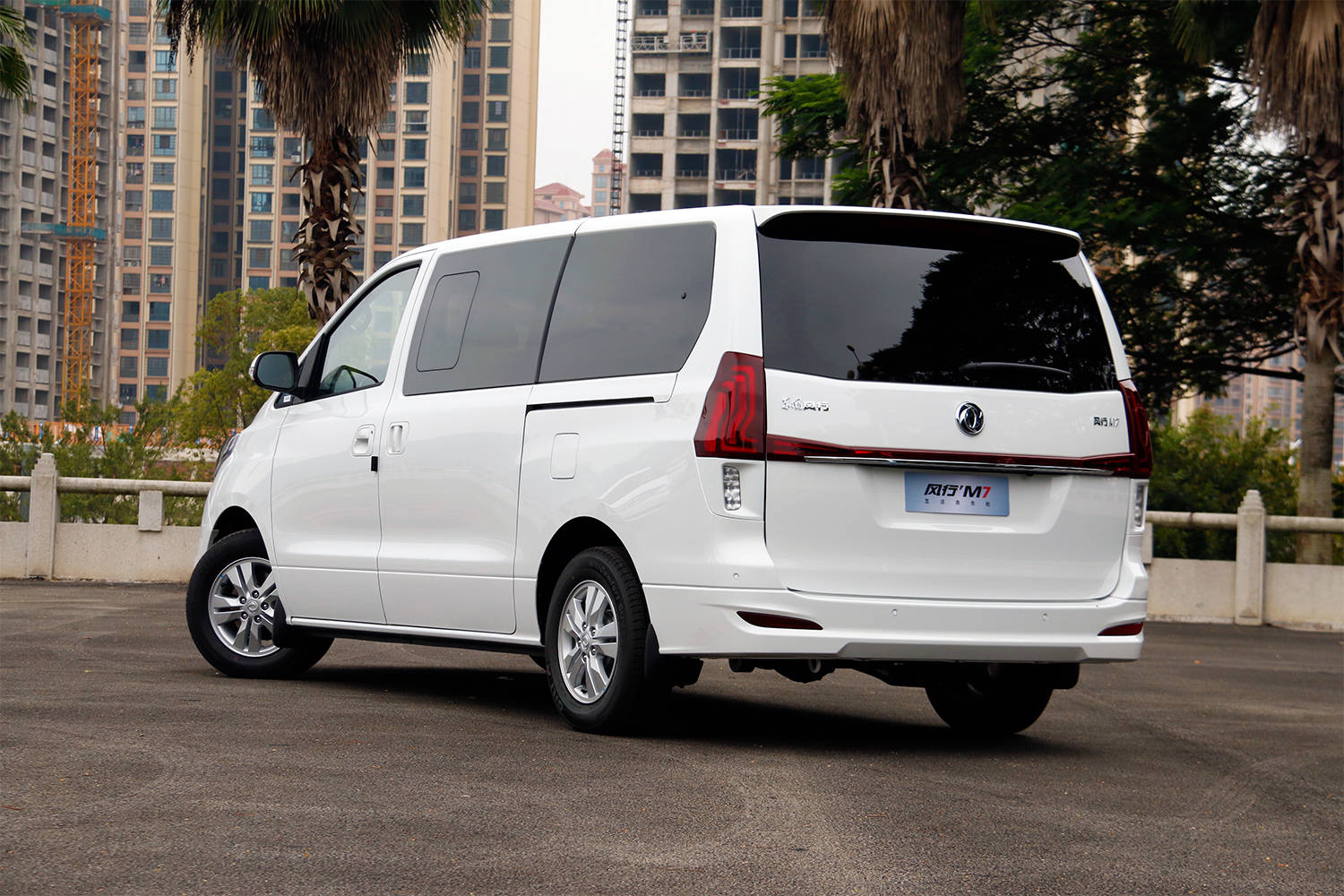 7991599万元东风风行商务家族多款新车上市