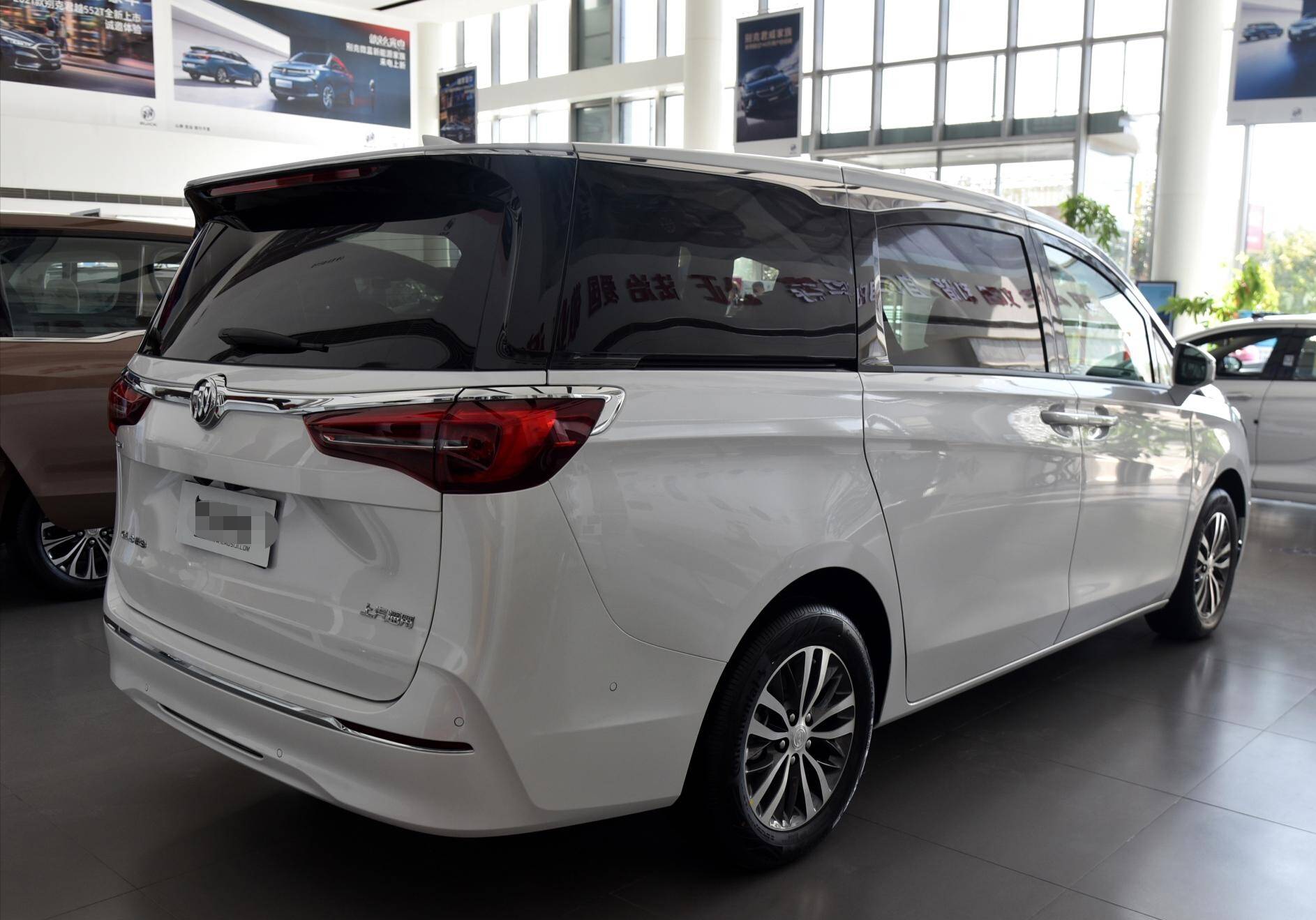 "胖头鱼"gl8再度进化,霸气外观 双电动门,豪华与埃尔法看齐