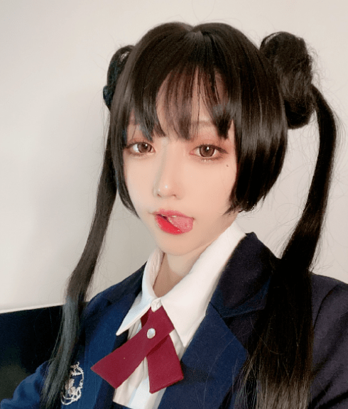 陪玩价格比肩梦泪最美陪玩咬米火了粉丝突破千万