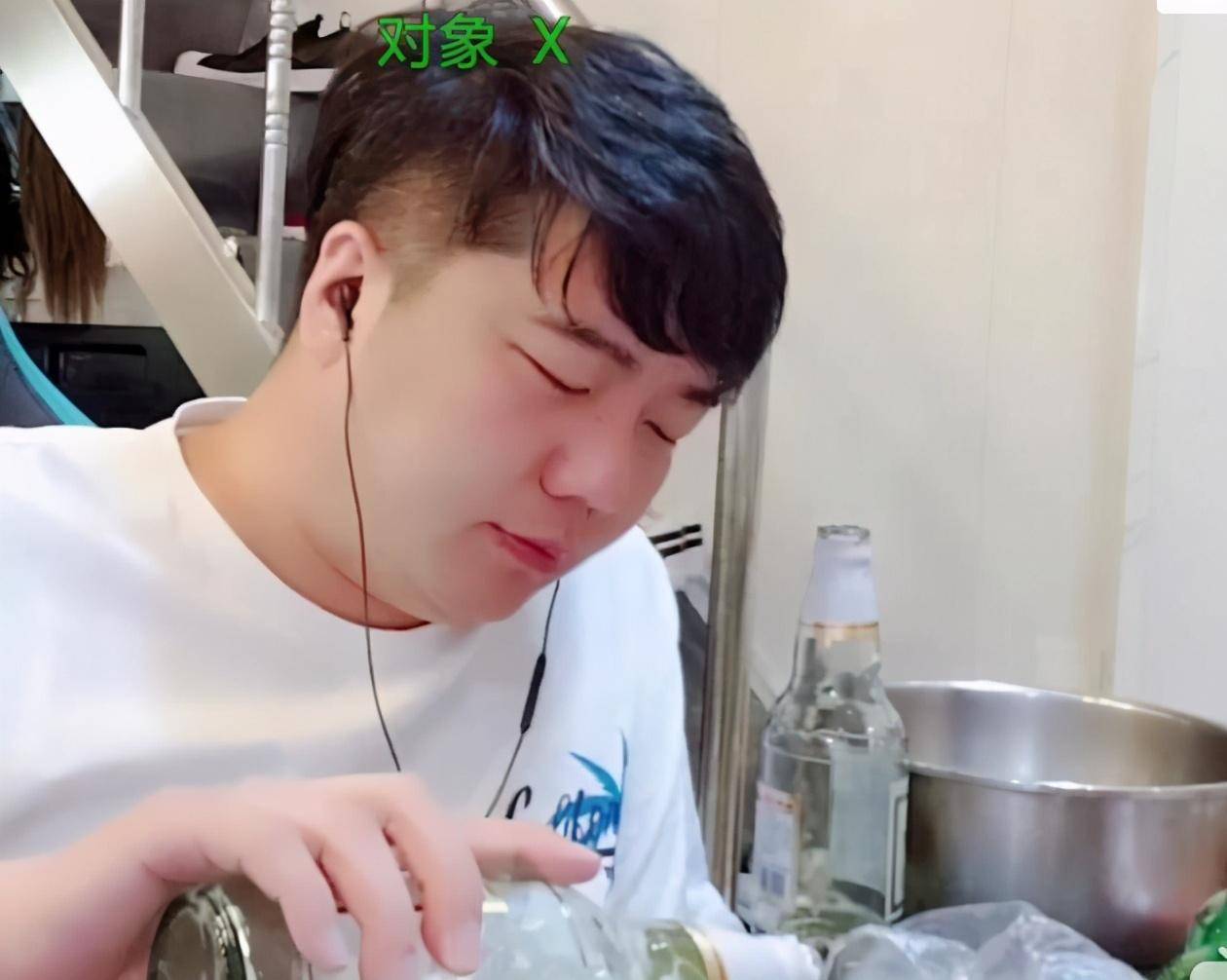 还同时得罪了女主播的金主,结果神豪来讨要说法仍然遭到张大龙一顿口