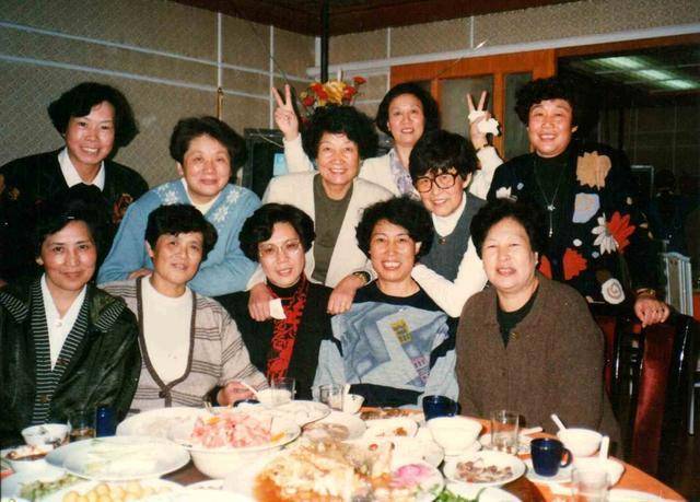 中国排球再传悲痛消息,又一功勋不幸去世,连续两天损失两位名宿