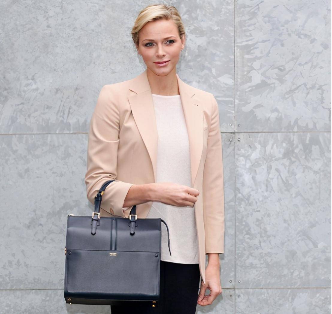 参加过奥运会的夏琳王妃,肩宽手长线条好看,简约打扮也显强气场