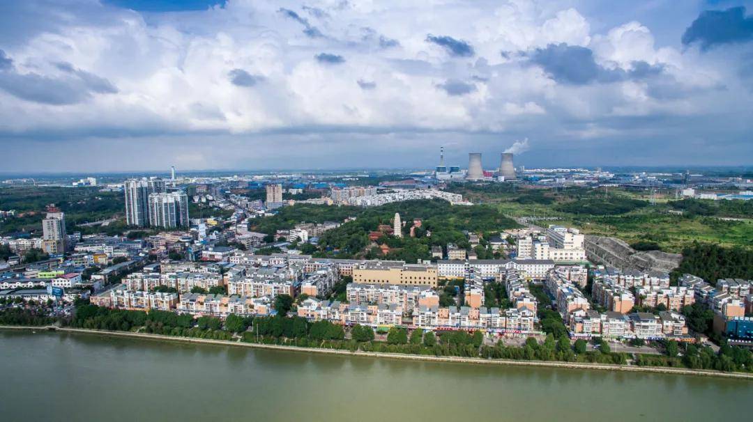 金堂淮口这两个大烟囱到底是干啥的排出的烟对人体有害吗