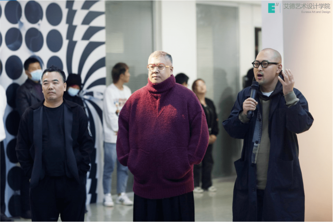 熊超有自己的视野和不服从,他带着社会往正向发展