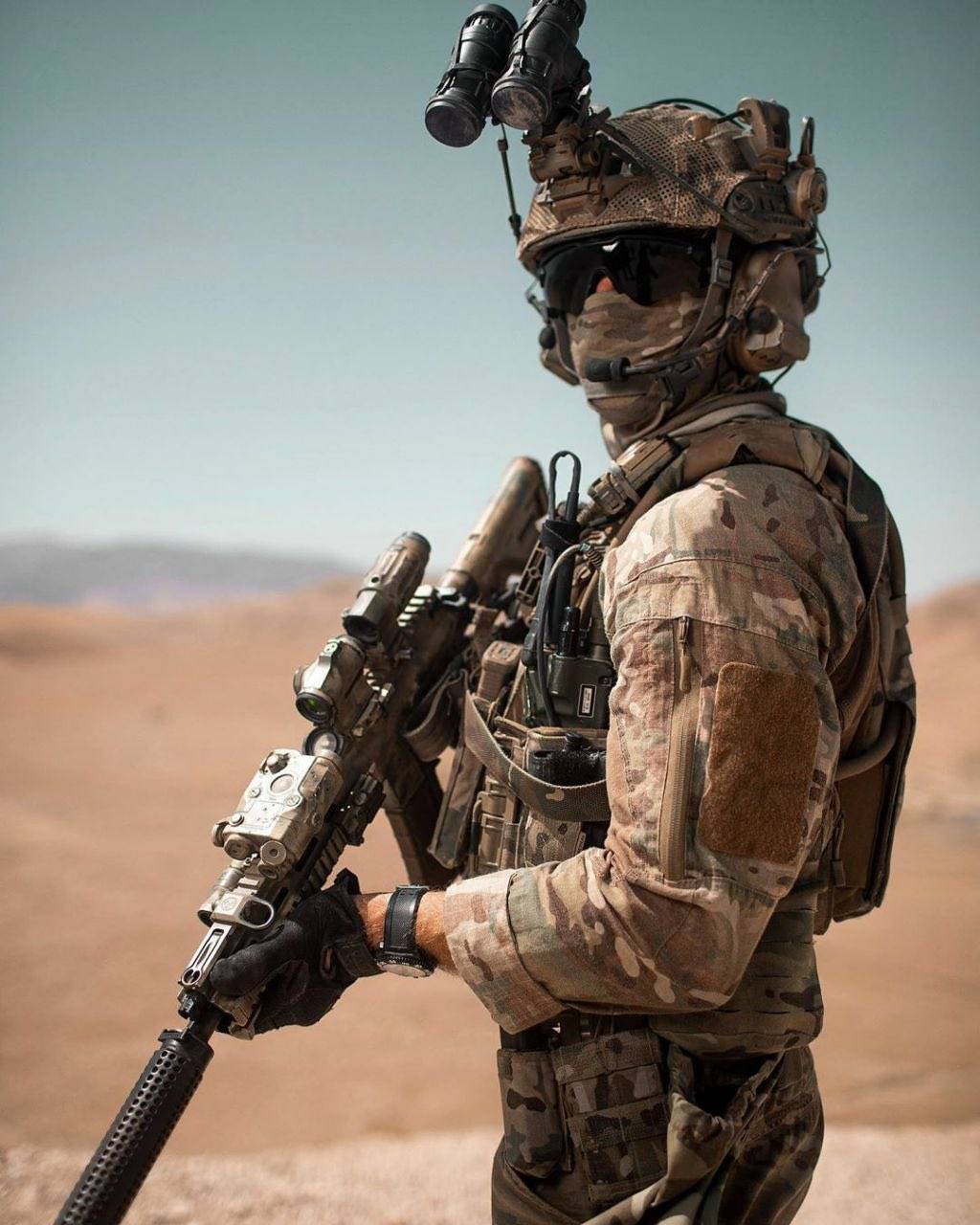 原创握把消音倍镜满配m4这特种部队装备确实帅