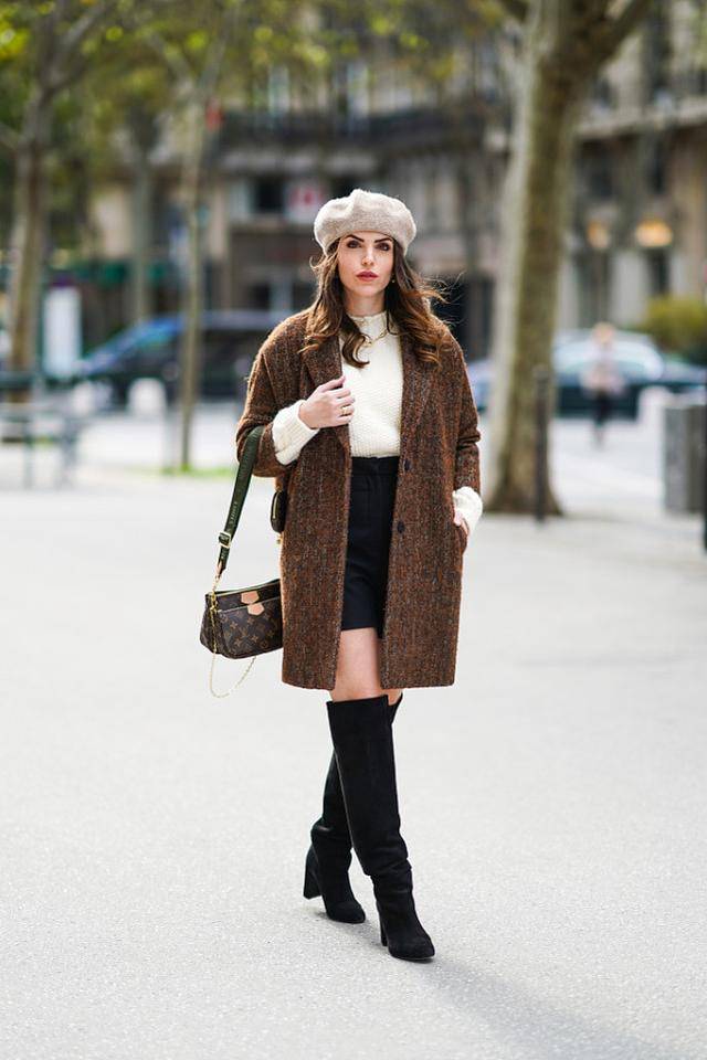 7475酒红色与藏青色是自带内涵吸引力的颜色,可以增强穿搭的质感