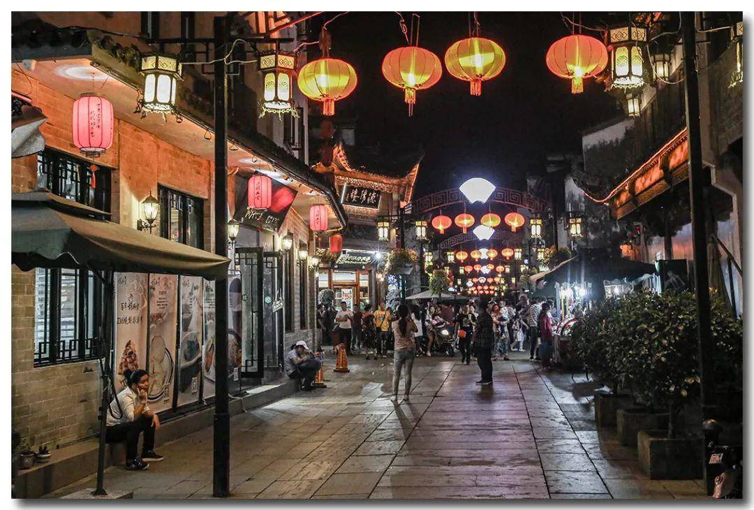 黄山屯溪老街安徽唯一国家级历史文化街区特色不少商业太浓