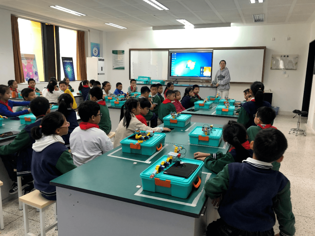 ai上人工智能走进余杭区良渚古墩路小学