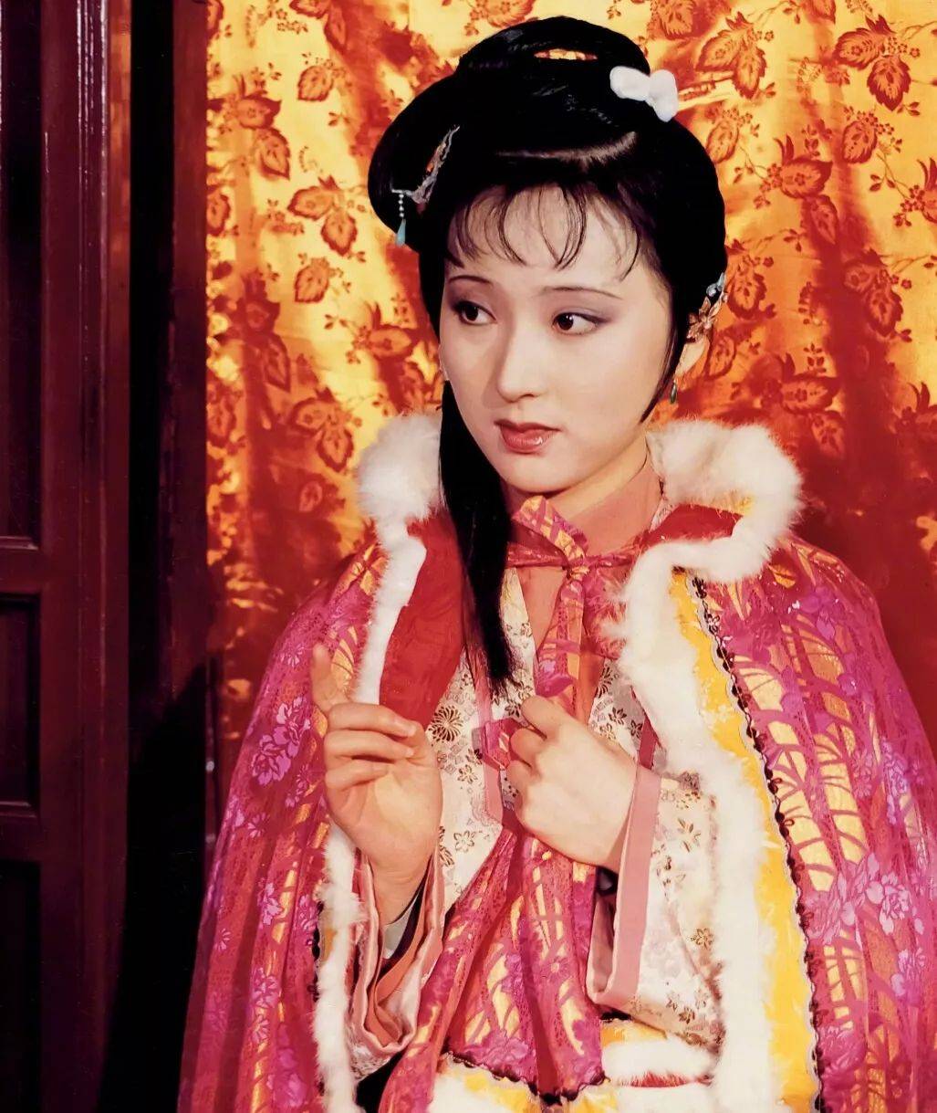 话红楼梦:在贾母心中,薛宝琴比林黛玉更适合做贾宝玉的妻子?