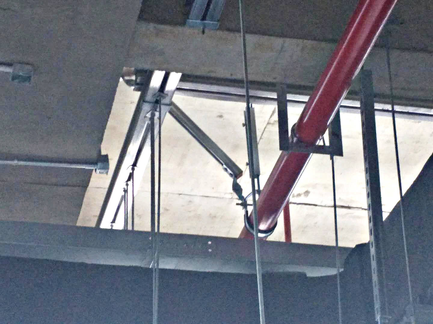 钢结构厂房喷淋支架图片