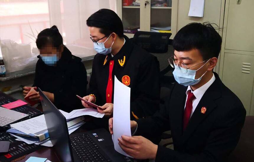 这种在特殊时期的提审方式,既帮助法院化解了疫情防控期间办案的