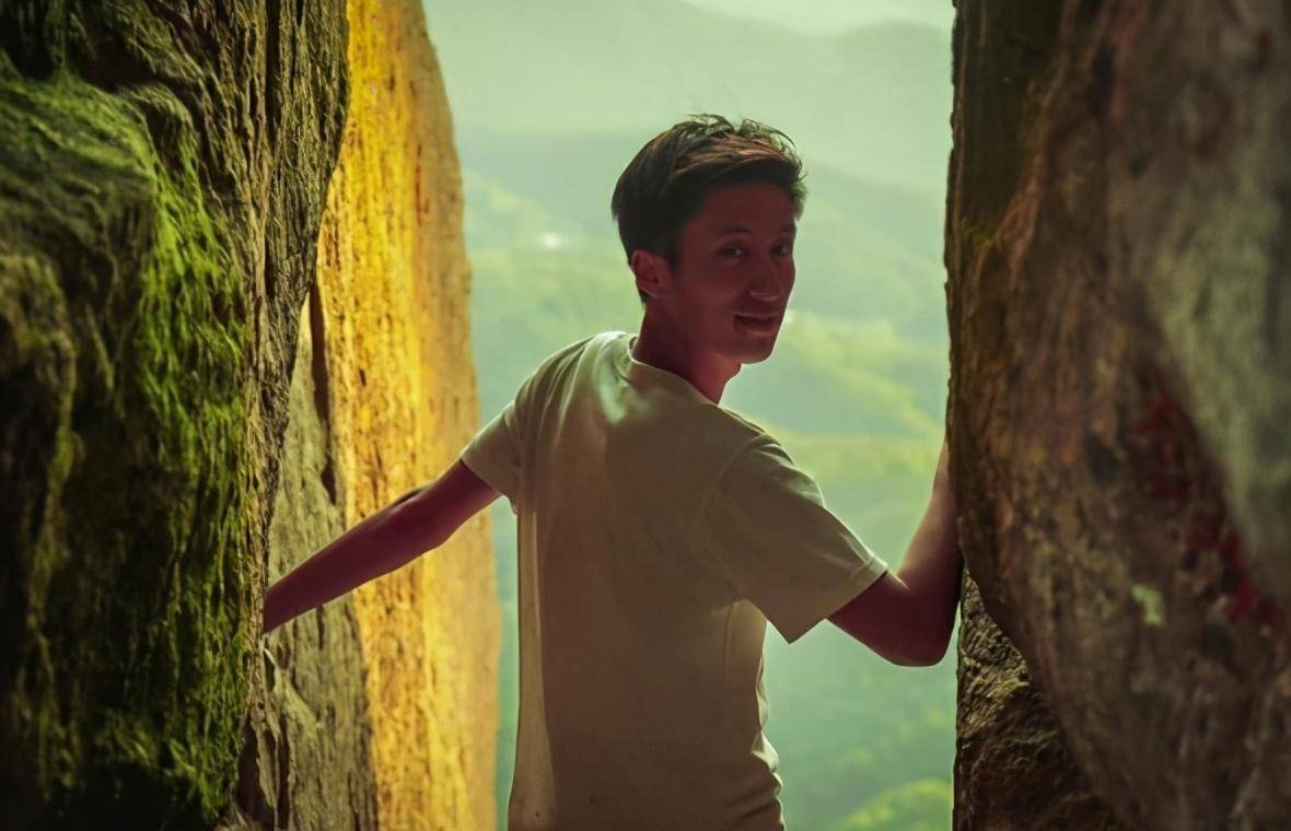 原创演员黎嘉骏坠亡,姐姐捧遗像火化母亲哭成泪人,马浚伟悲伤送别