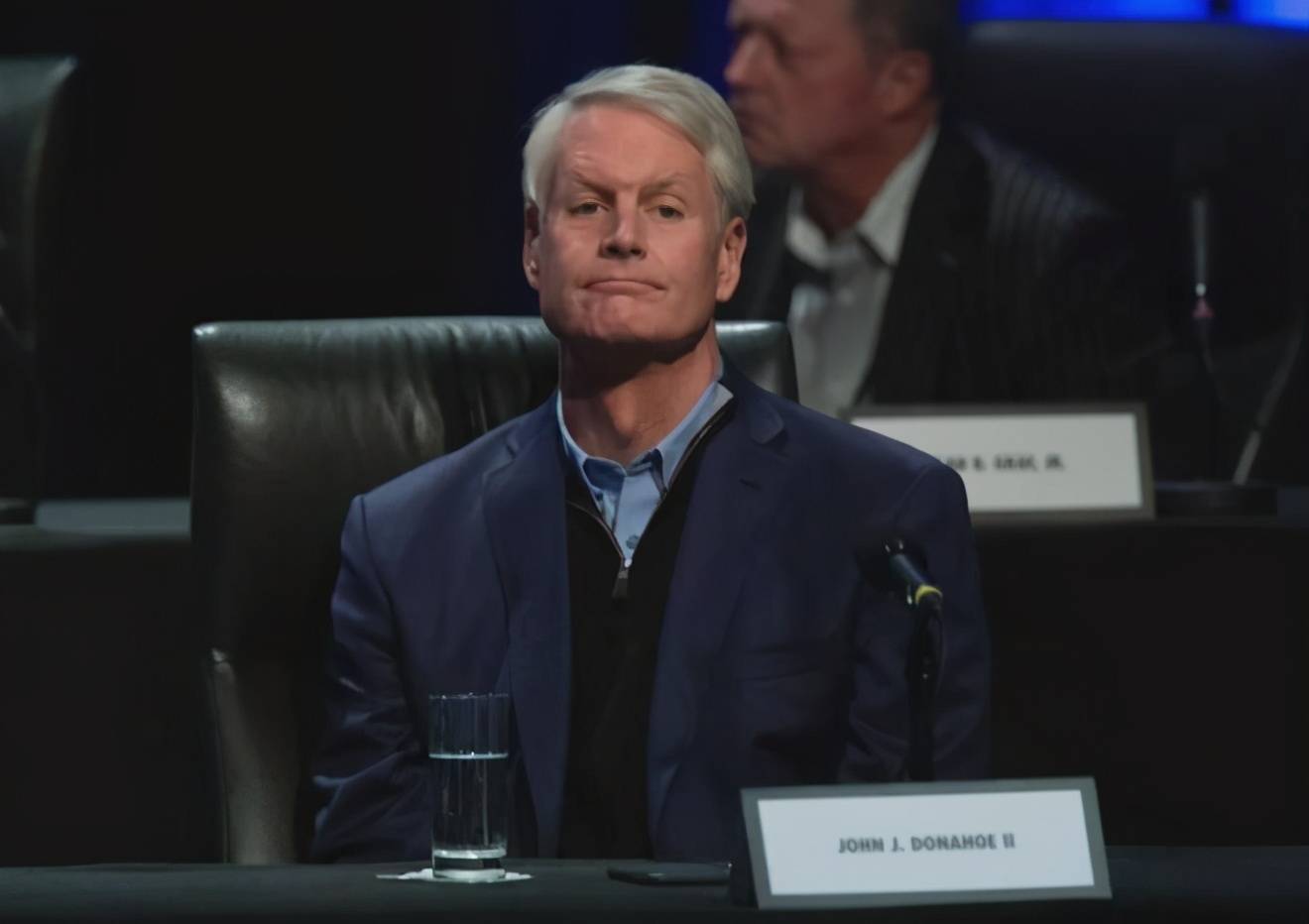 南方黑芝麻要糊耐克总部裁员费达17亿张勇谈蚂蚁上市