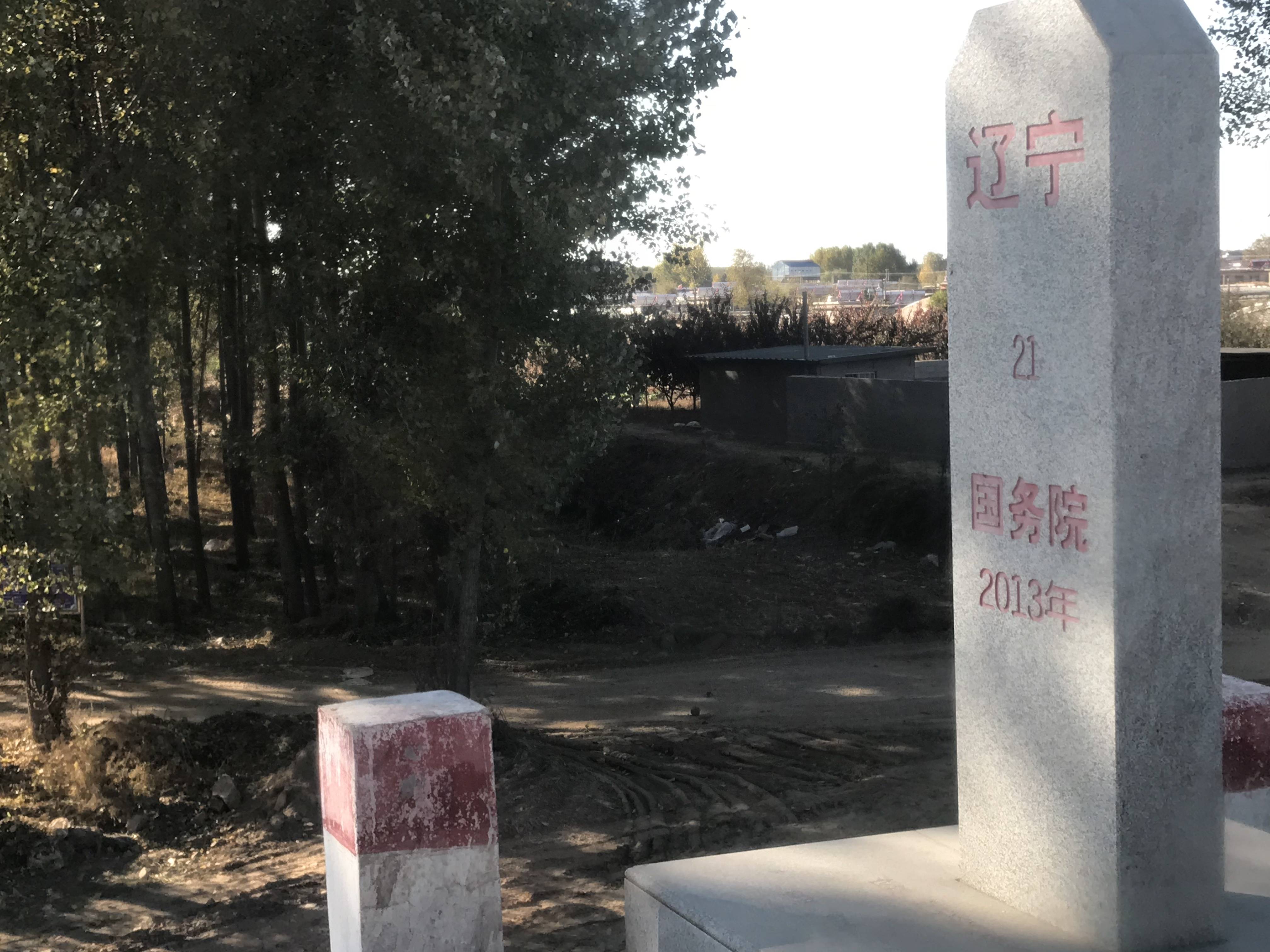 辽宁绥中县北邱河大桥下的采砂厂