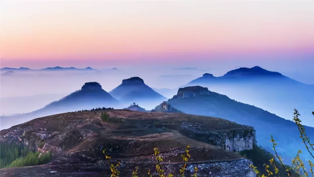 神奇戴着平顶帽的山沂蒙山区特有的岱崮地貌