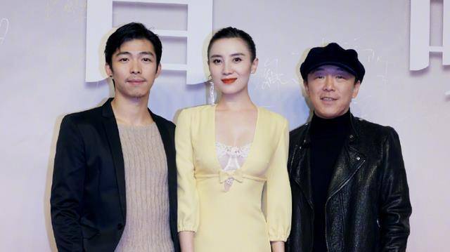 宋佳内衣外露惊艳亮相,黄渤都不敢上前,性感之余尽显气质!