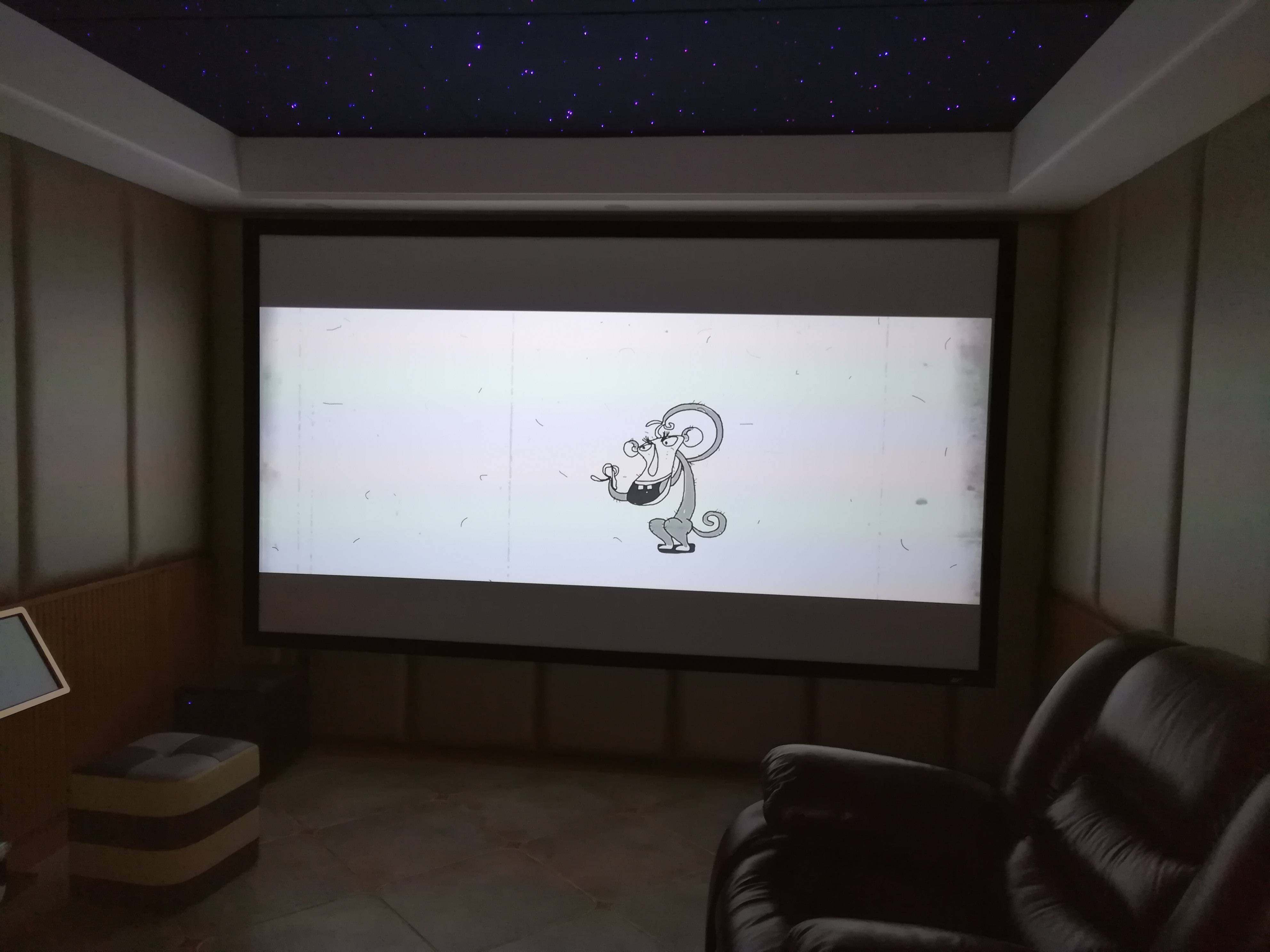 还在为地下室改建犯愁?看下邻居的家庭影音房,就明白了.