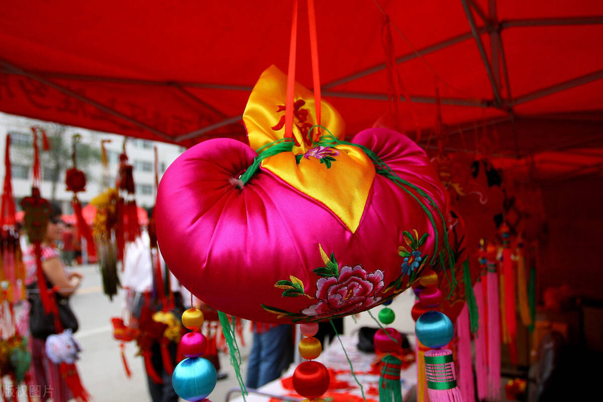 庆阳香包,从这不起眼的称呼中可以看出,独树一帜的民间一绝