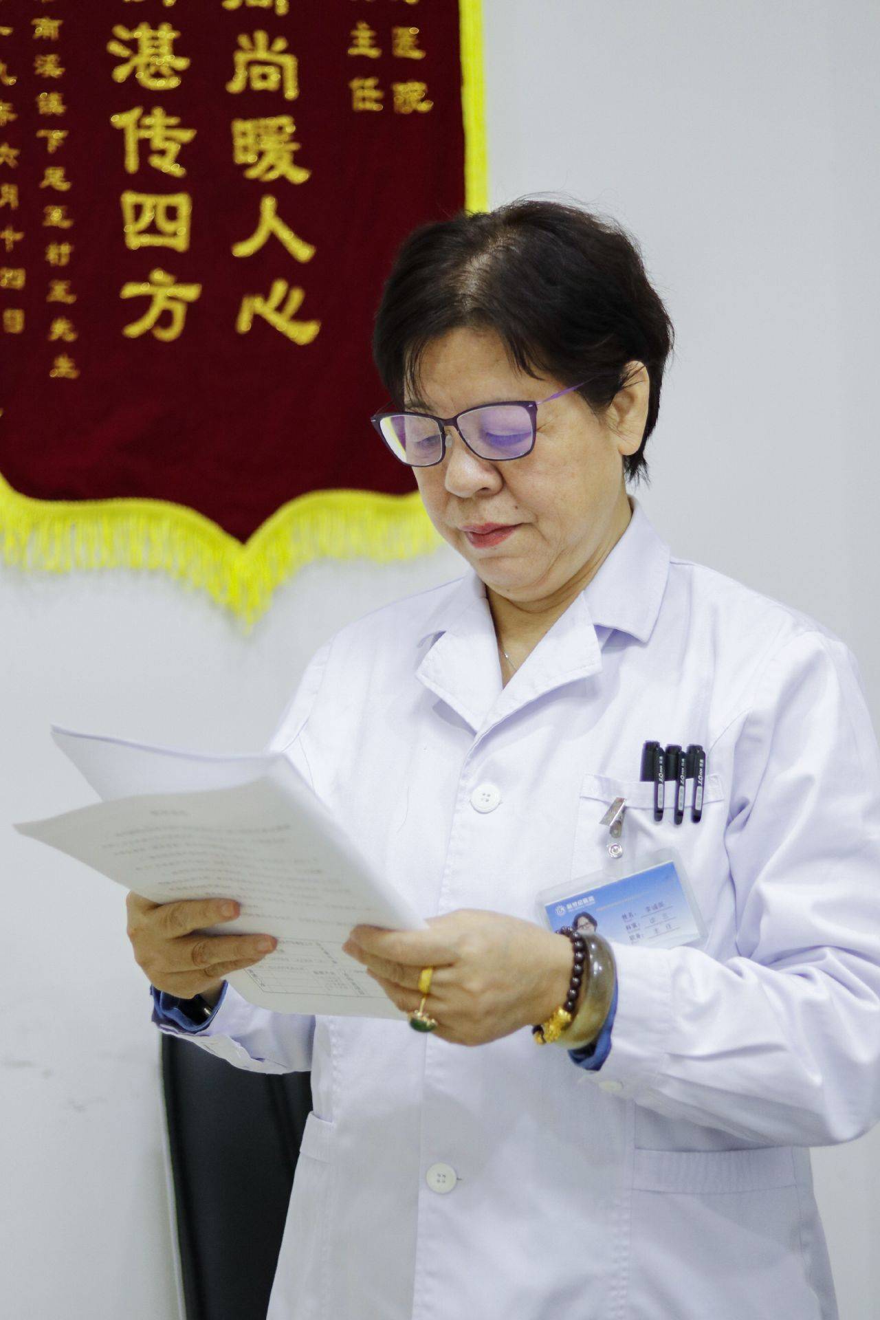 郭旭刘梅(化名)今年28岁,两年前剖腹产生下女儿,在生女儿前,麻醉医生