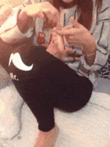 搞笑gif趣图:奥特曼,还不去打怪兽练级,咋打起麻将了_手机搜狐网