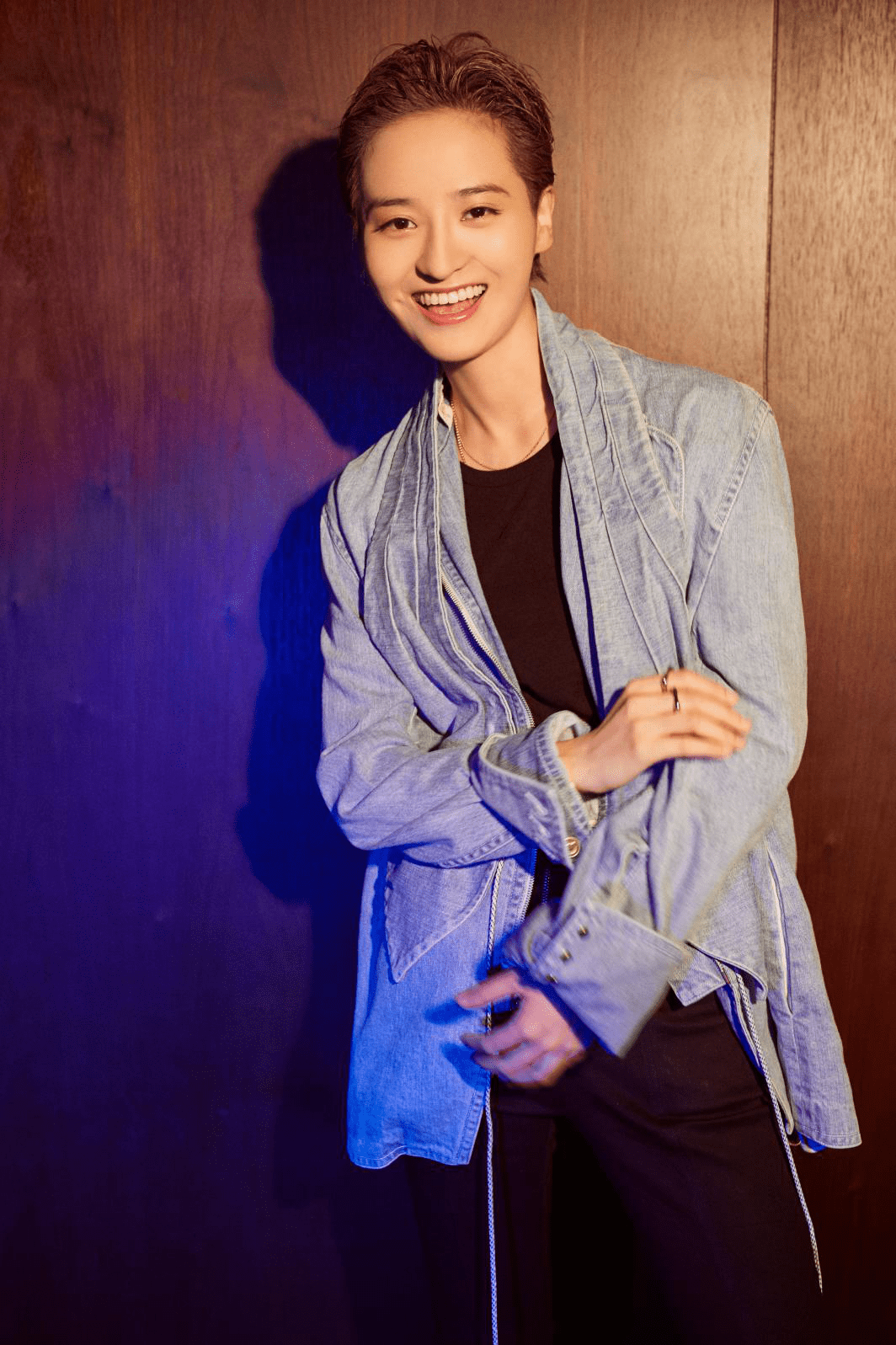 蒋一侨主演电视剧《校园女大兵》热度火爆成黑马_手机搜狐网