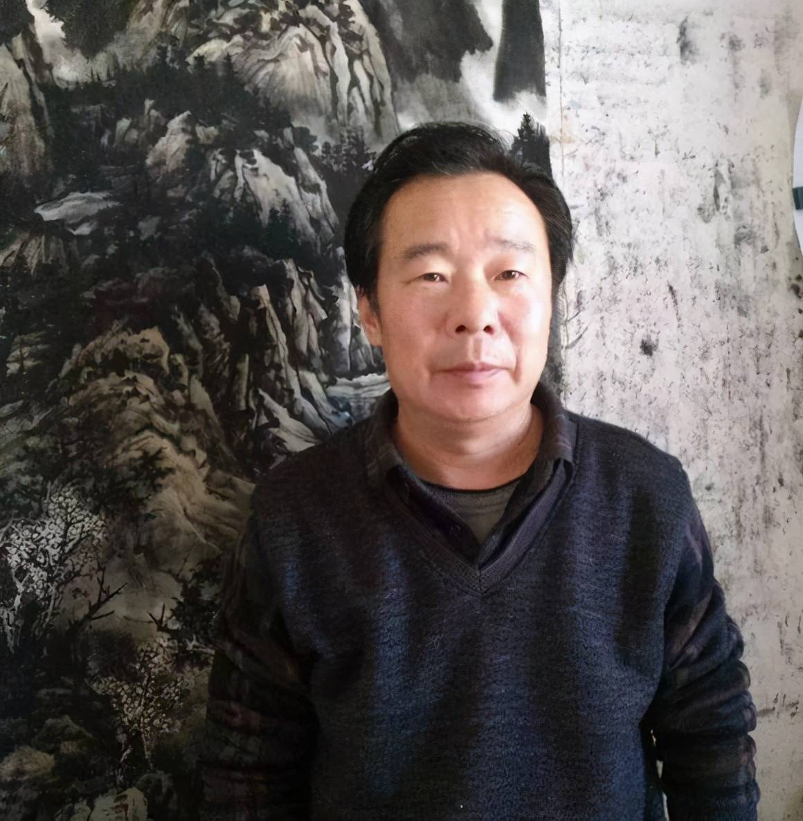 1993年毕业于朝阳师专美术系,2015年进修于人民大学张志平山水高研班.