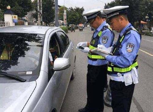 原创遇交警查车忘带驾驶证被判无证驾驶交警拿出这个就不算
