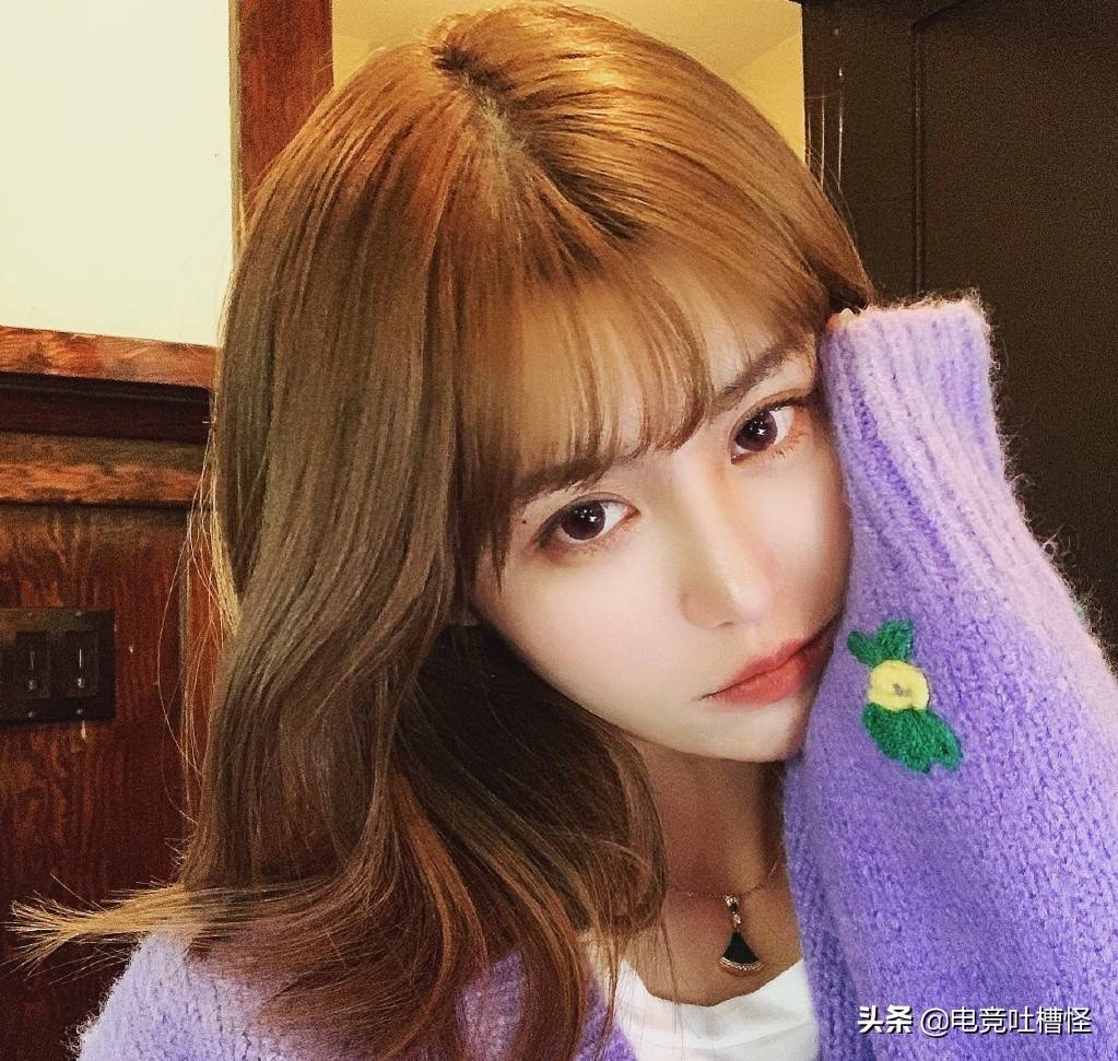 比赛的时候觉得自己干看并没有什么意思,于是便登录了韦神的虎牙账号