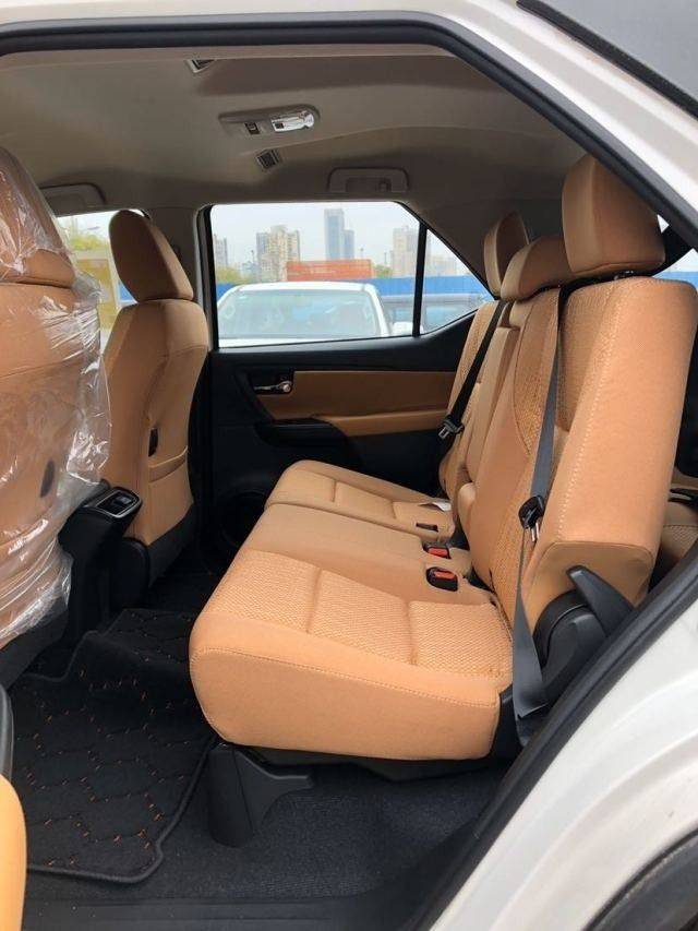 进口20款丰田穿越者2700霸气十足空间宽敞