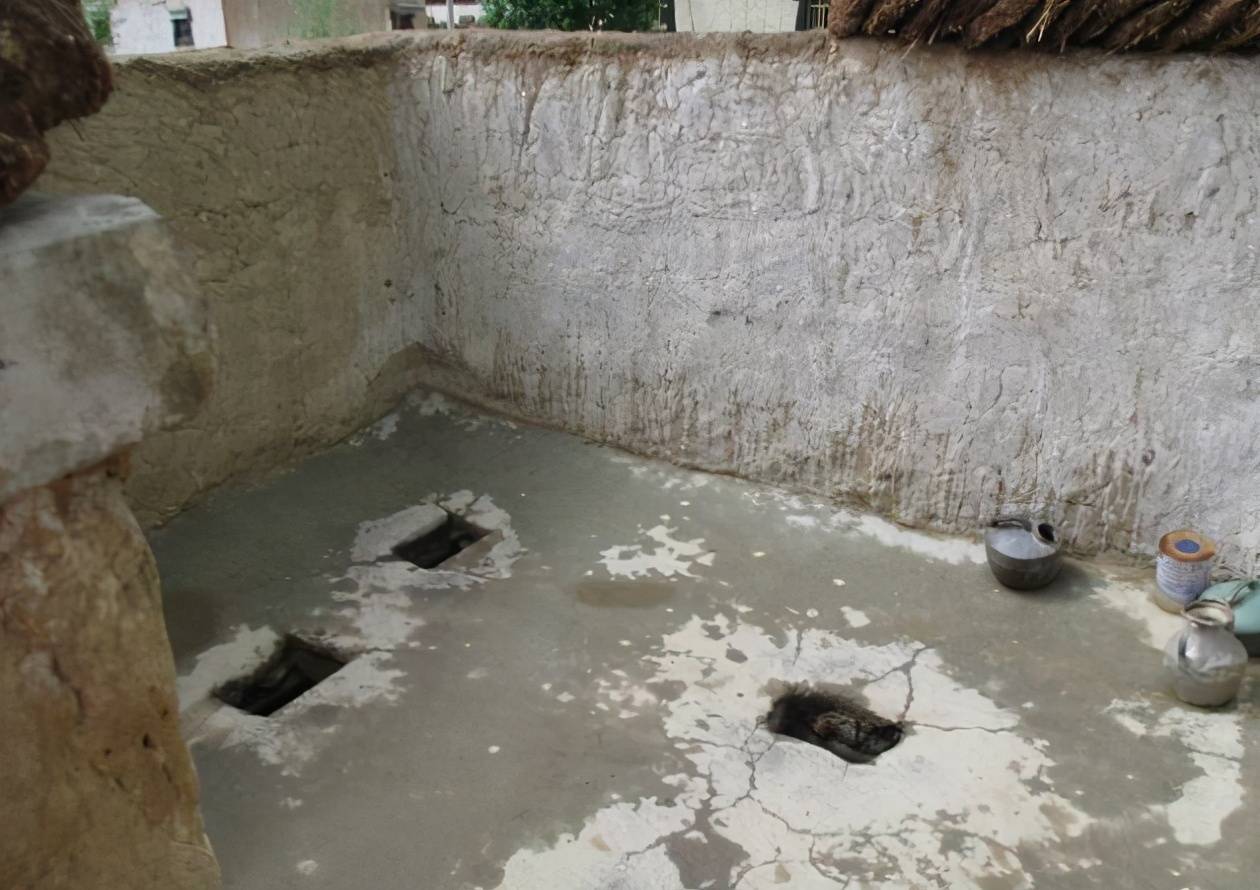 西藏别具一格的厕所:想去西藏,先克服历史悠久的"藏式旱厕"_手机搜狐