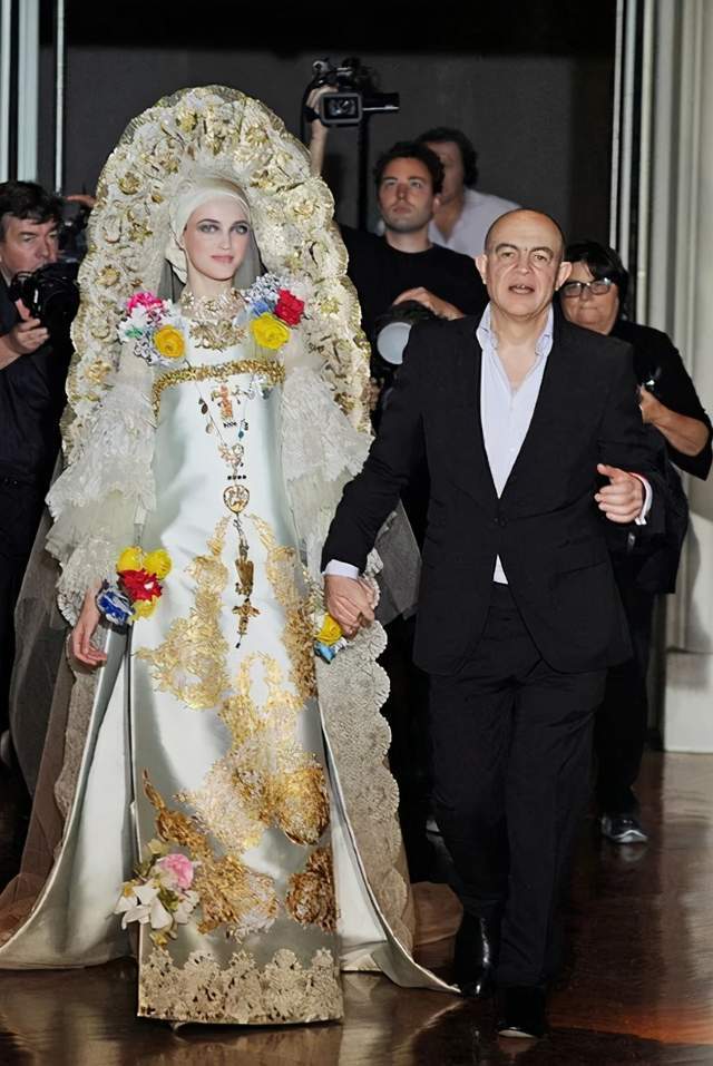 "俄版刘亦菲"七年两嫁豪门,复出住3亿城堡,装什么人淡如菊_vlada