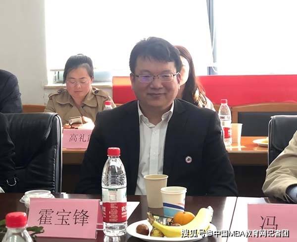 天津大学管理与经济学部霍宝锋主任一行赴上海大学管理学院调研